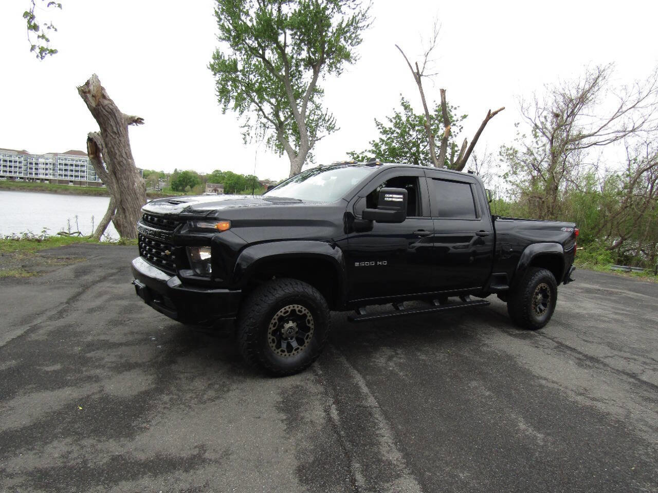 Used 2021 Chevrolet Silverado 2500 Custom w/ Custom Value Package AWD/4WD image 2
