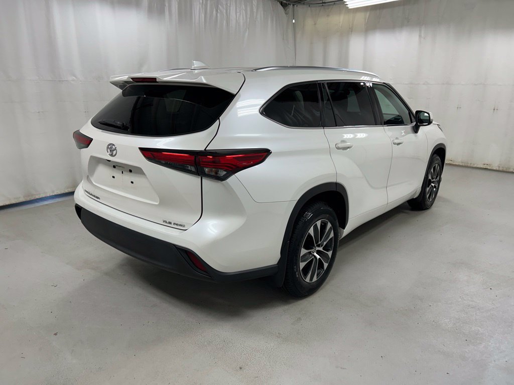 Certified 2021 Toyota Highlander XLE AWD/4WD image 5