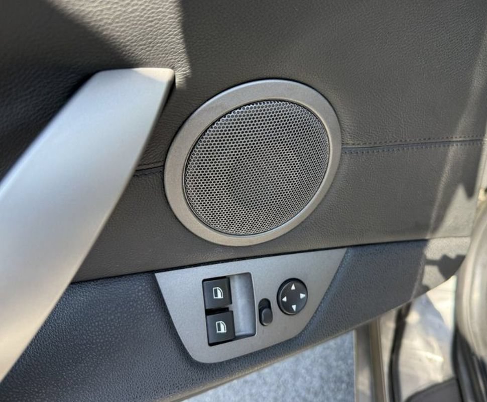 Used 2004 BMW Z4 2.5i RWD image 19