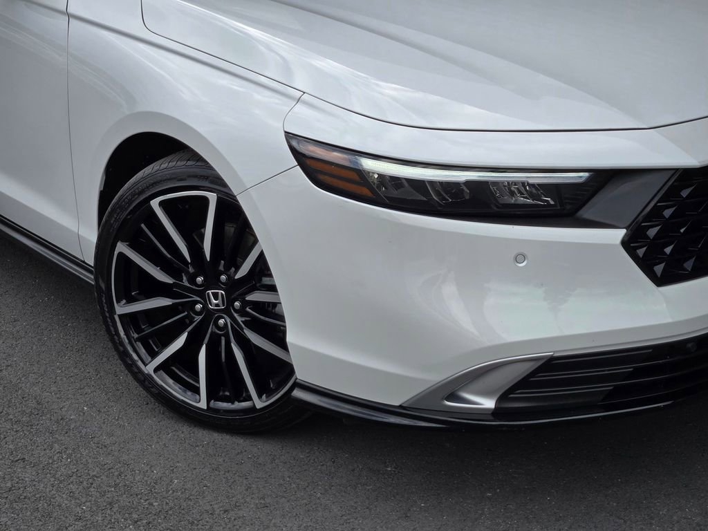 Used 2023 Honda Accord Touring image 9