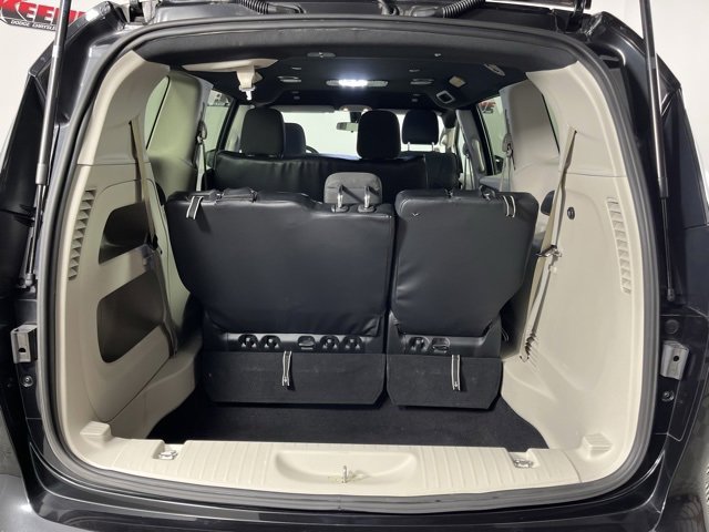 Used 2020 Chrysler Voyager L image 25
