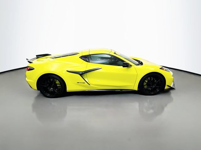 Used 2023 Chevrolet Corvette Z06 w/ Engine Appearance Package RWD image 9