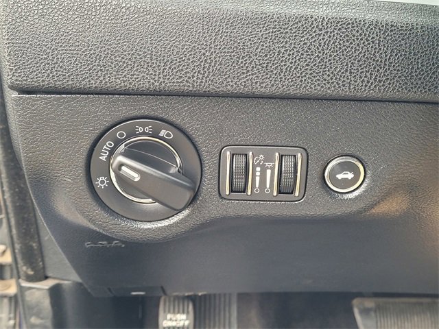 Used 2017 Chrysler 300 Limited image 23