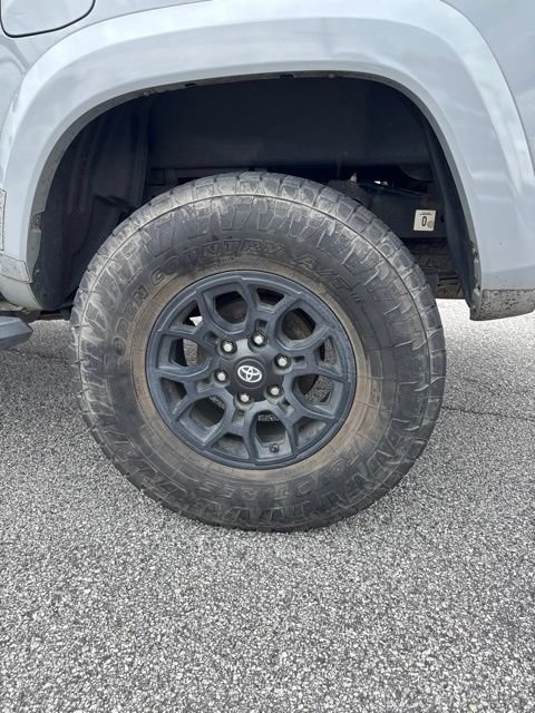 Used 2019 Toyota Tacoma SR5 RWD image 14