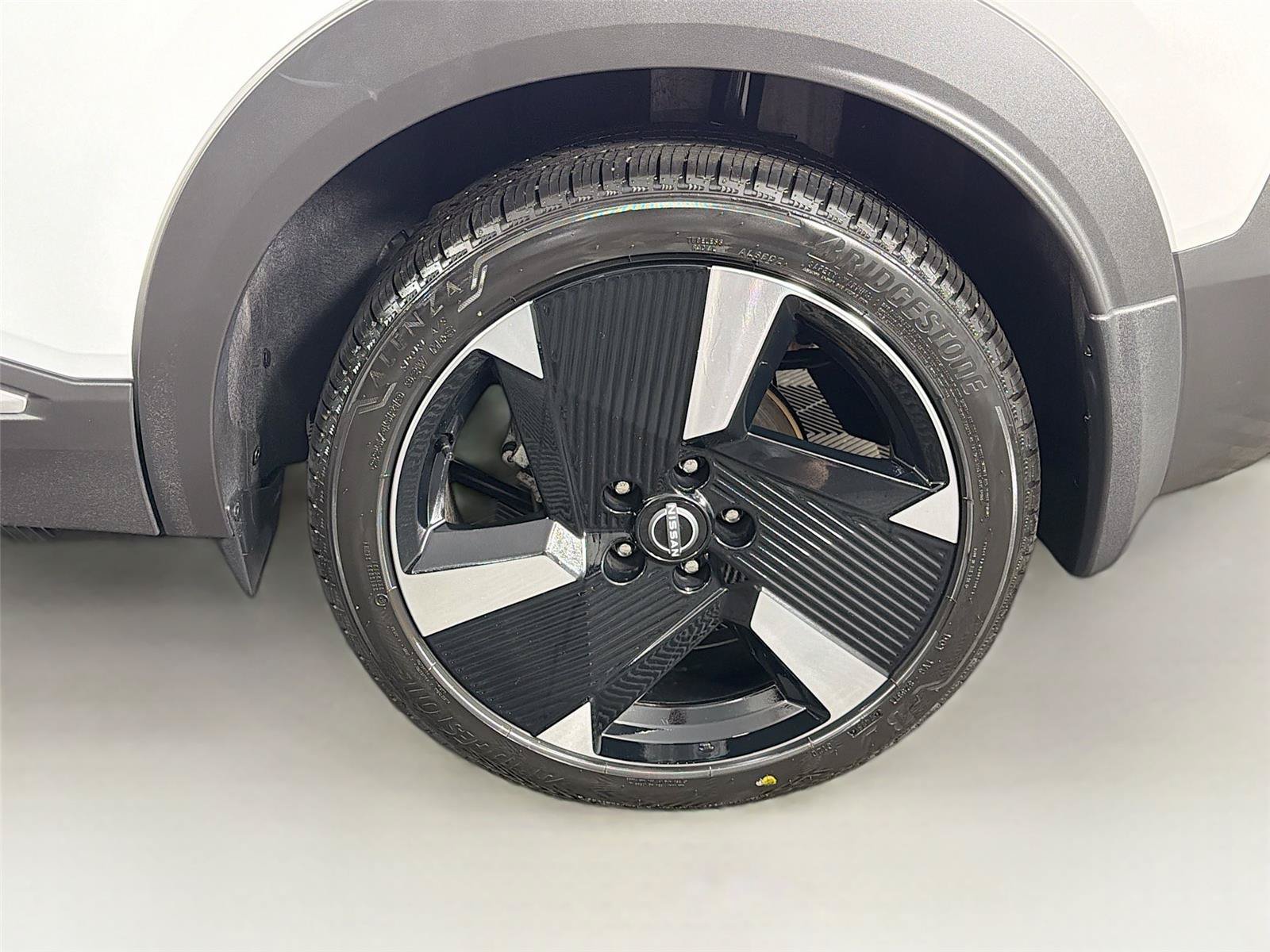 Used 2025 Nissan Kicks SR w/ SR Premium Package AWD/4WD image 35