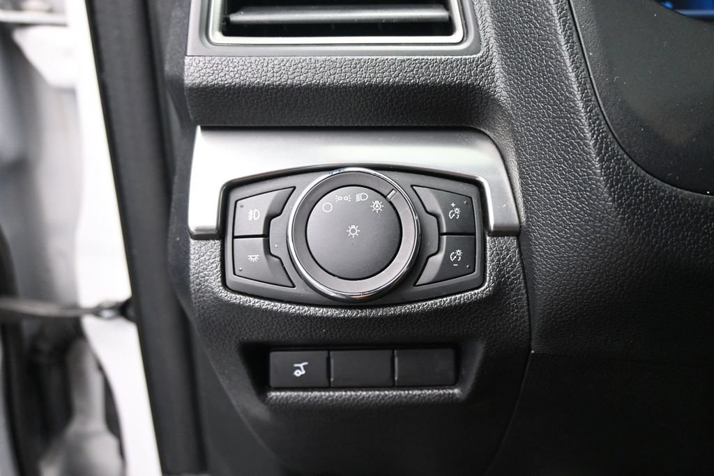 Used 2019 Ford Explorer XLT w/ Equipment Group 202A FWD image 12