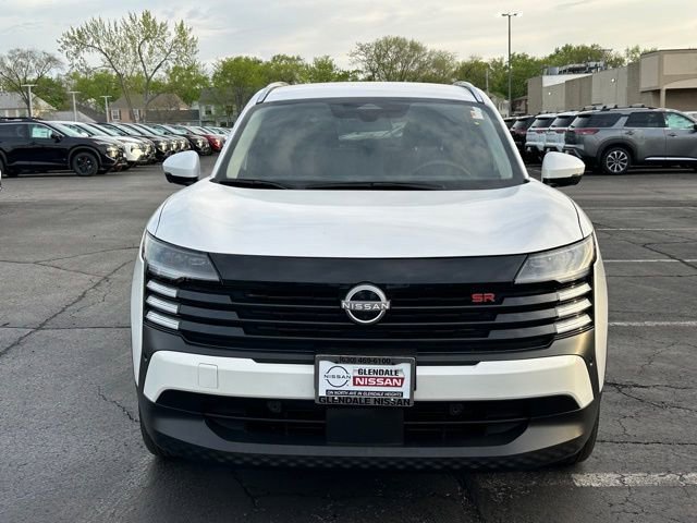 Used 2025 Nissan Kicks SR AWD/4WD image 2