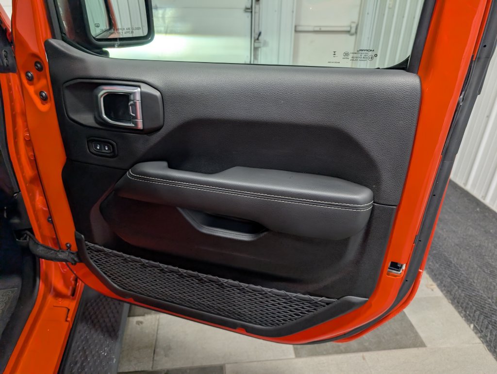 Used 2023 Jeep Wrangler Unlimited Sahara w/ Cold Weather Group AWD/4WD image 26