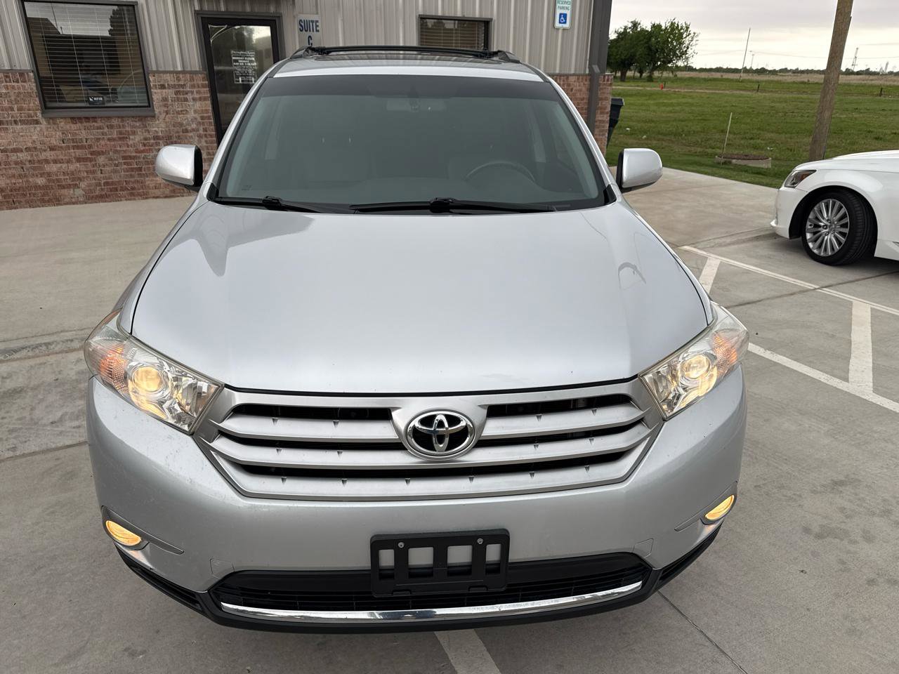Used 2012 Toyota Highlander SE w/ Tow Pkg AWD/4WD image 5