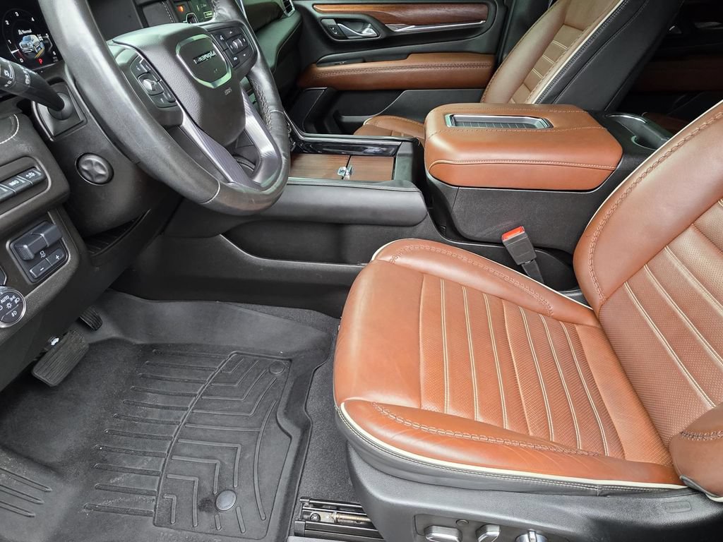 Used 2023 GMC Yukon Denali Ultimate AWD/4WD image 7