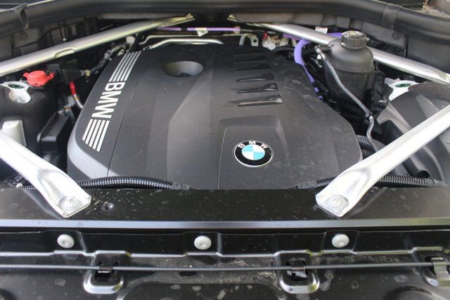 Used 2025 BMW X7 xDrive40i w/ M Sport Package image 3