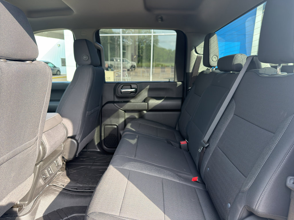 Used 2025 Chevrolet Silverado 2500 Custom w/ Custom Value Package AWD/4WD image 5