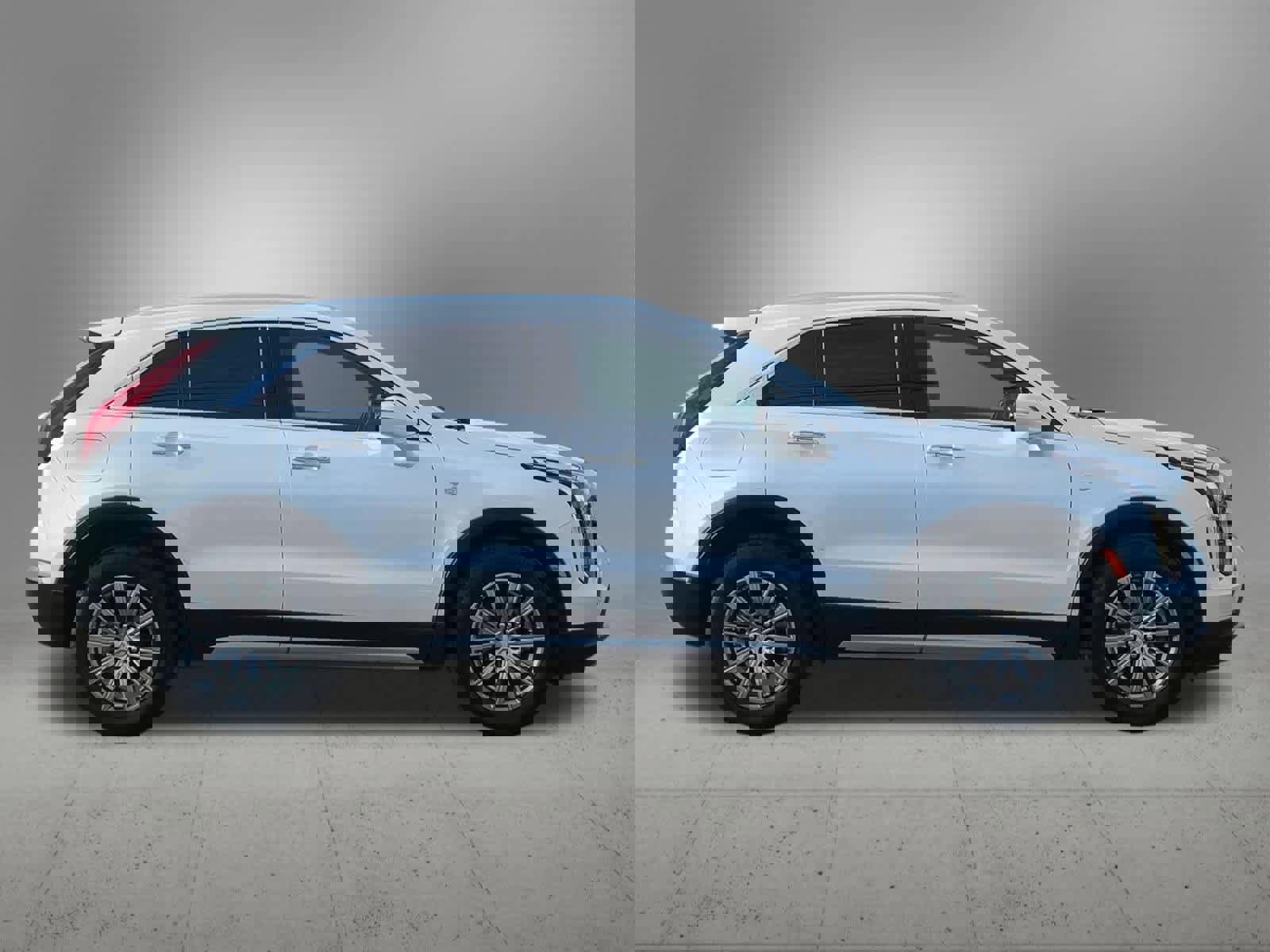 Used 2021 Cadillac XT4 Premium Luxury w/ Cold Weather Package image 7