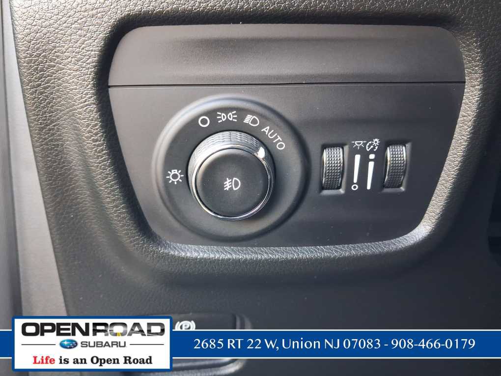 Used 2021 Jeep Grand Cherokee L Overland w/ Luxury Tech Group IV AWD/4WD image 22