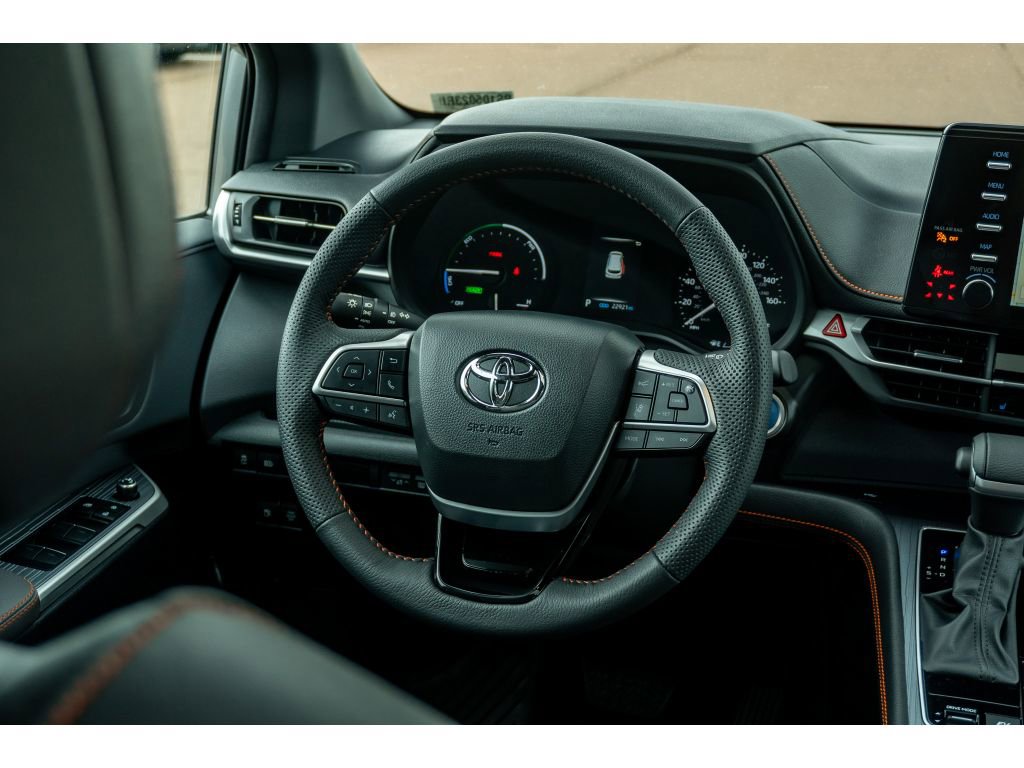 Used 2023 Toyota Sienna XSE AWD/4WD image 24