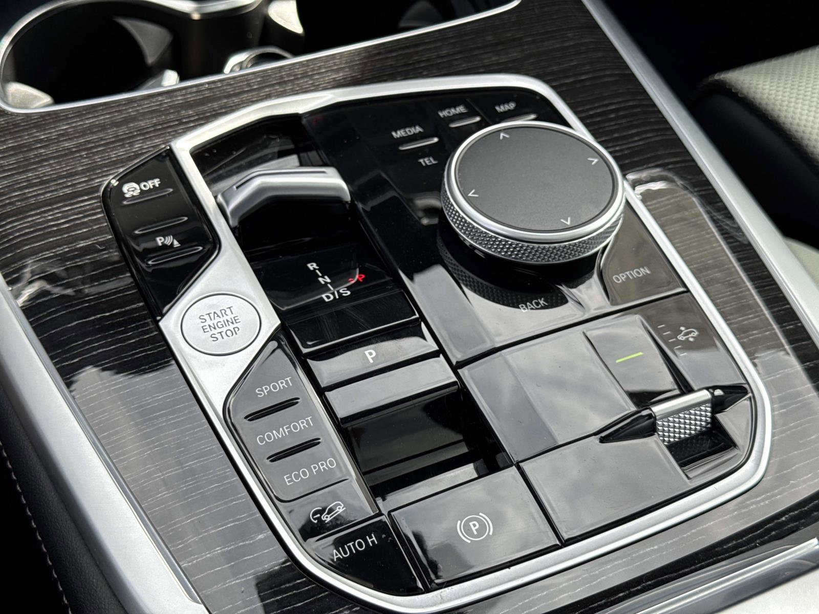 Used 2025 BMW X7 xDrive40i w/ M Sport Package image 26