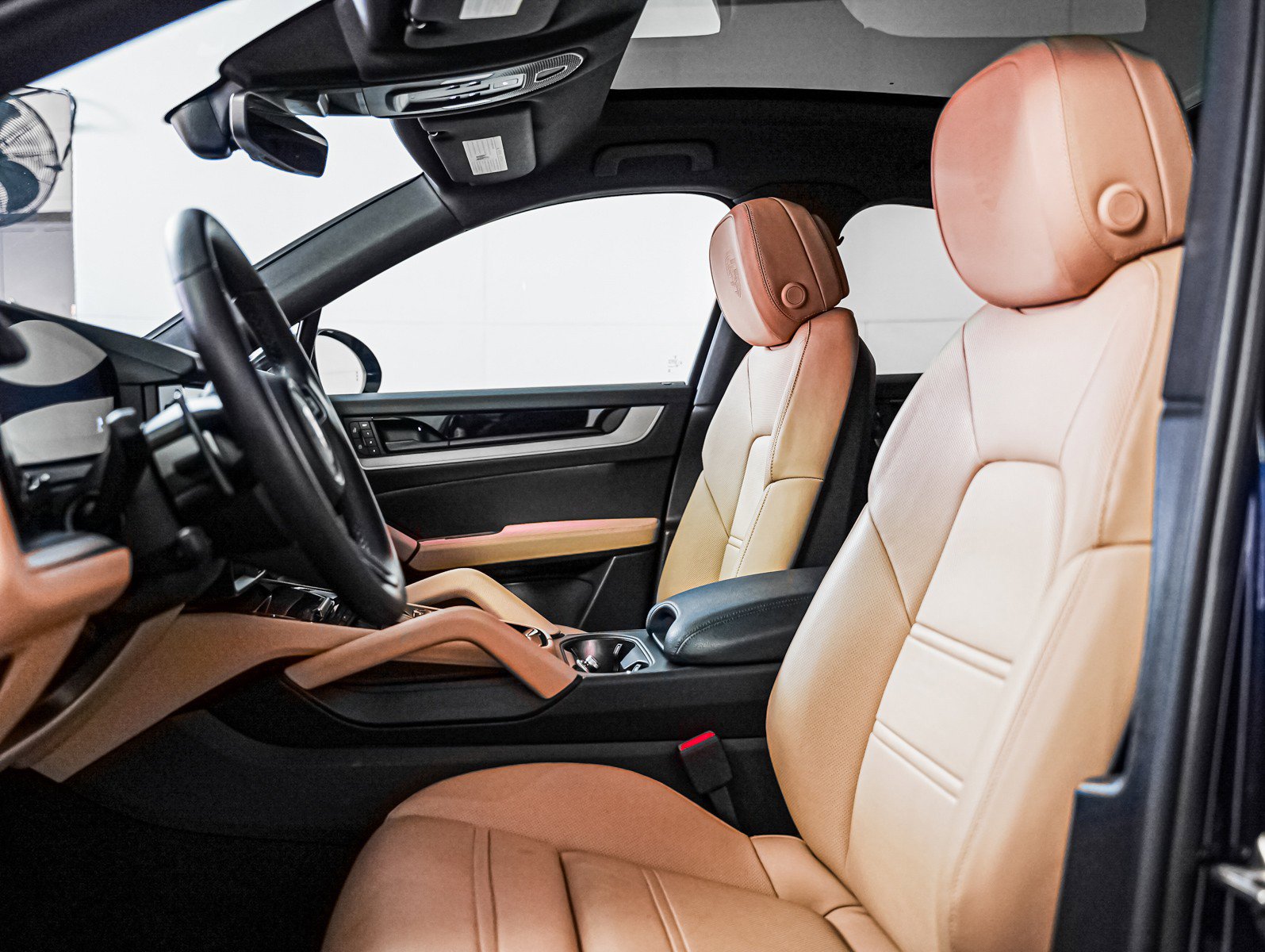 Used 2025 Porsche Cayenne Coupe image 5