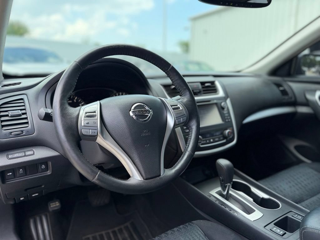 Used 2016 Nissan Altima 2.5 SV w/ Convenience Package FWD image 13