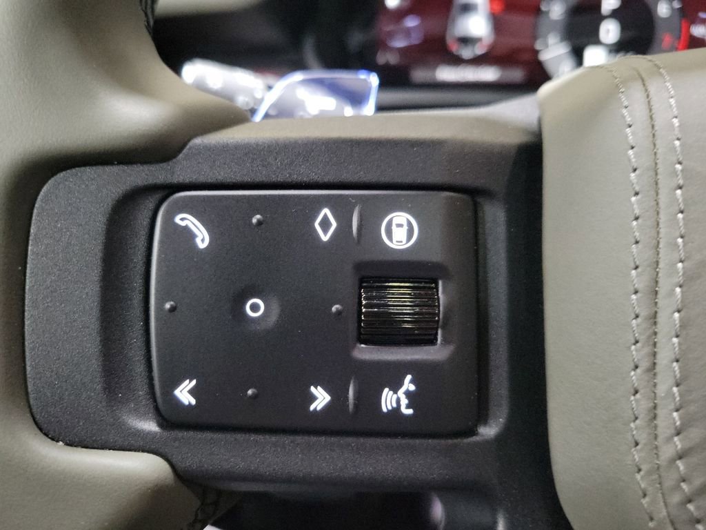 Used 2025 Land Rover Defender 110 image 15