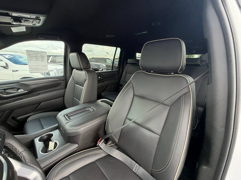 Certified 2024 GMC Yukon XL SLT w/ SLT Luxury Package AWD/4WD image 28