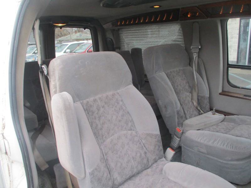 Used 2000 Chevrolet Express 1500 RWD image 8