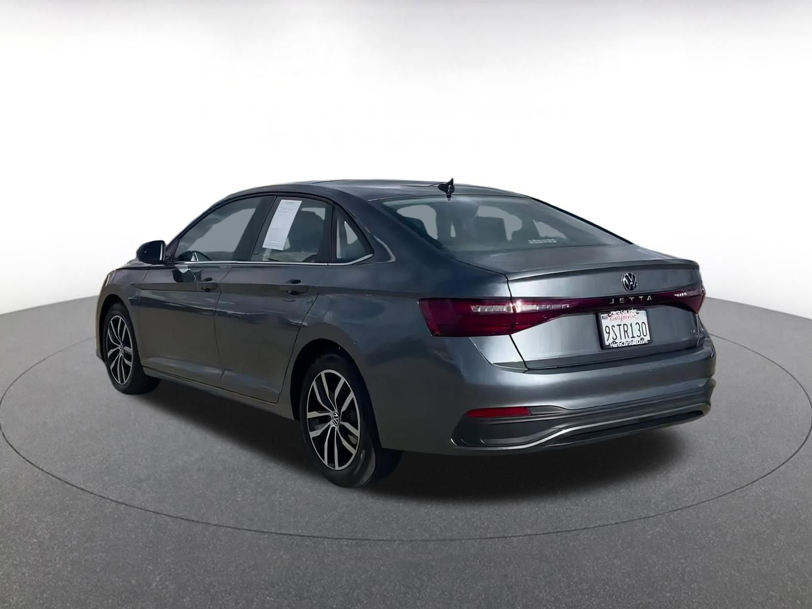 Used 2025 Volkswagen Jetta SE image 11