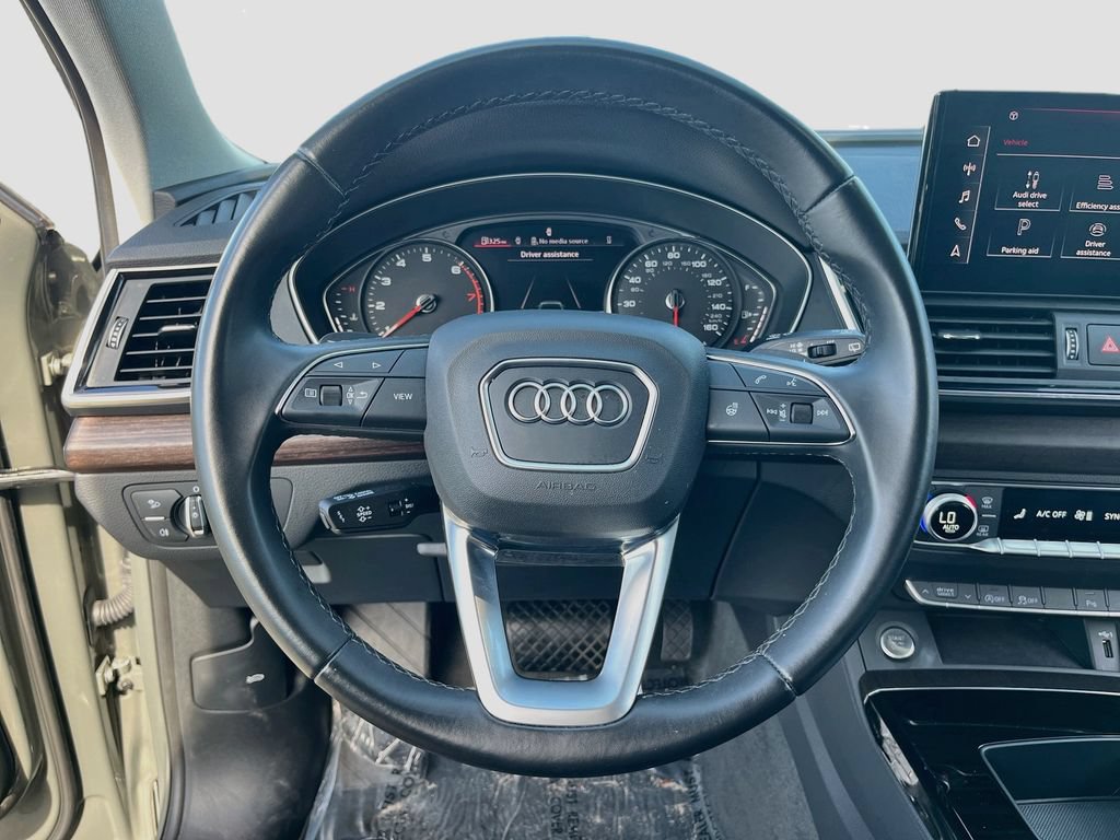 Used 2023 Audi Q5 2.0T Premium w/ Convenience Package AWD/4WD image 11