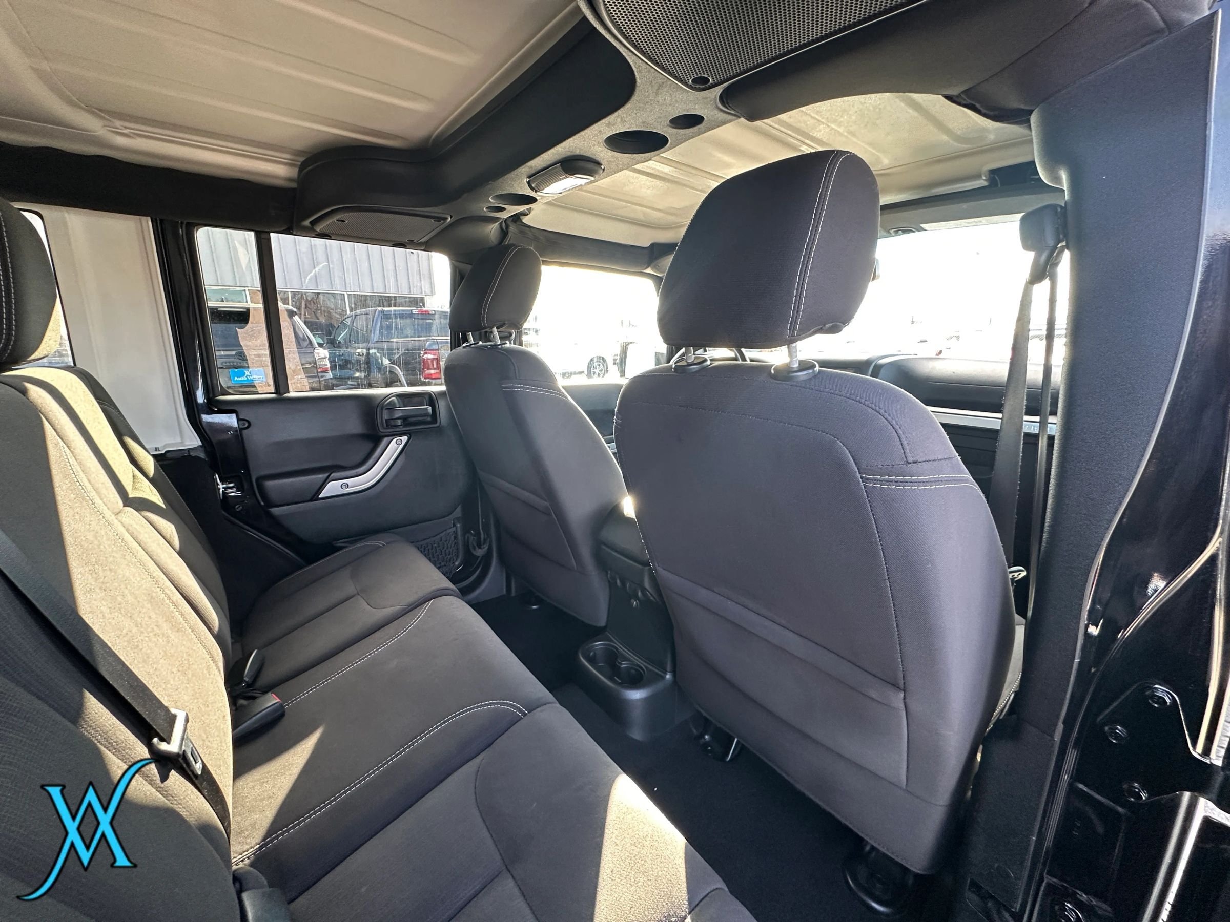 Used 2018 Jeep Wrangler Unlimited Sahara w/ Connectivity Group AWD/4WD image 27