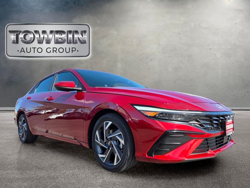 Used 2025 Hyundai Elantra SEL FWD image 2