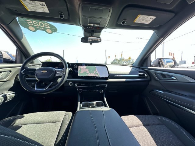 Certified 2025 Chevrolet Traverse LT FWD image 22