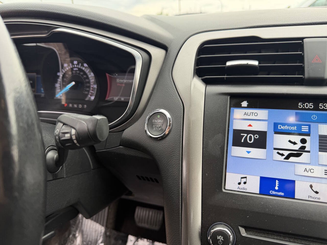 Used 2017 Ford Fusion SE w/ Fusion SE Technology Package FWD image 26