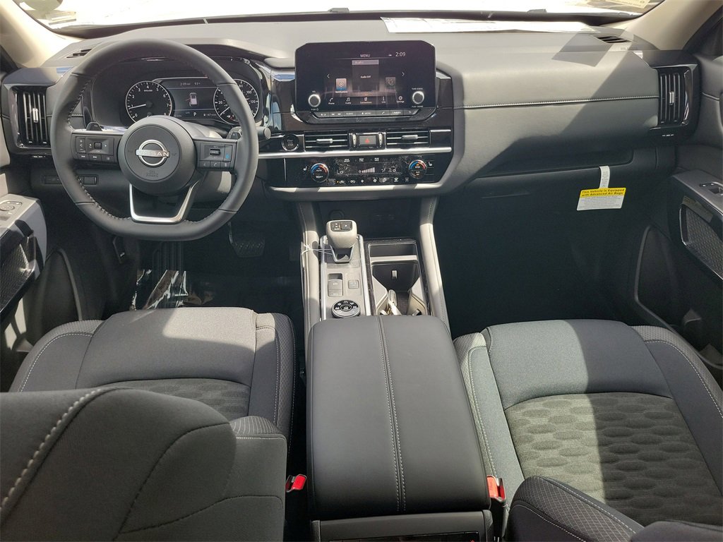 New 2025 Nissan Pathfinder SV image 7