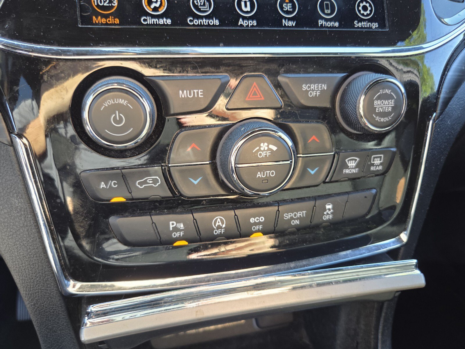 Used 2021 Jeep Grand Cherokee Laredo X RWD image 28