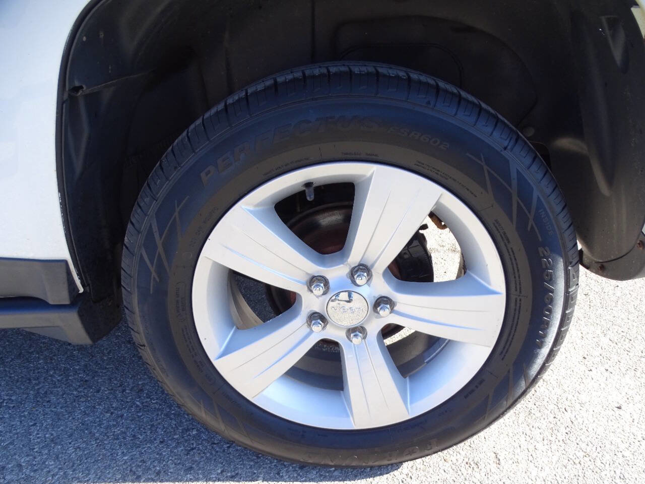 Used 2014 Jeep Compass 4WD Sport image 31