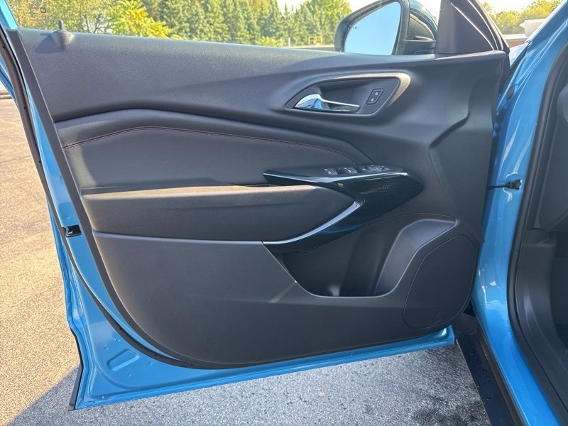New 2025 Chevrolet Trax RS w/ Sunroof Package image 15