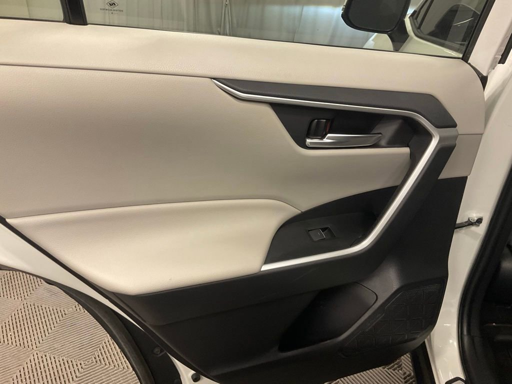 Used 2024 Toyota RAV4 XLE image 30