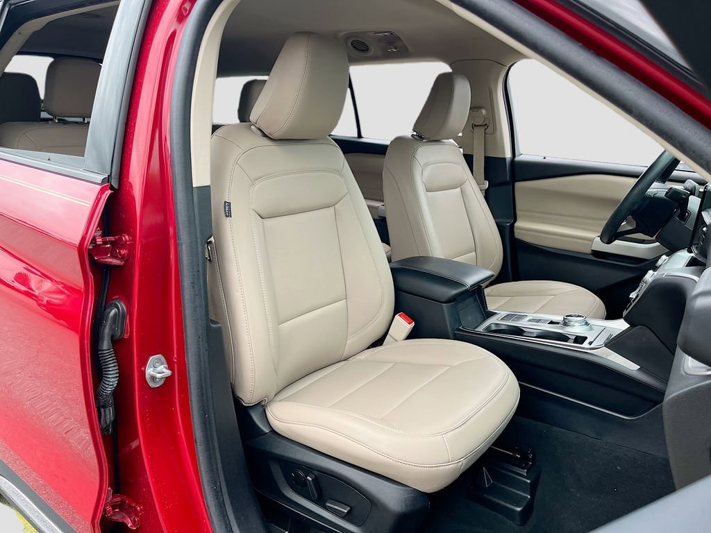 Used 2022 Ford Explorer XLT w/ Equipment Group 202A image 28