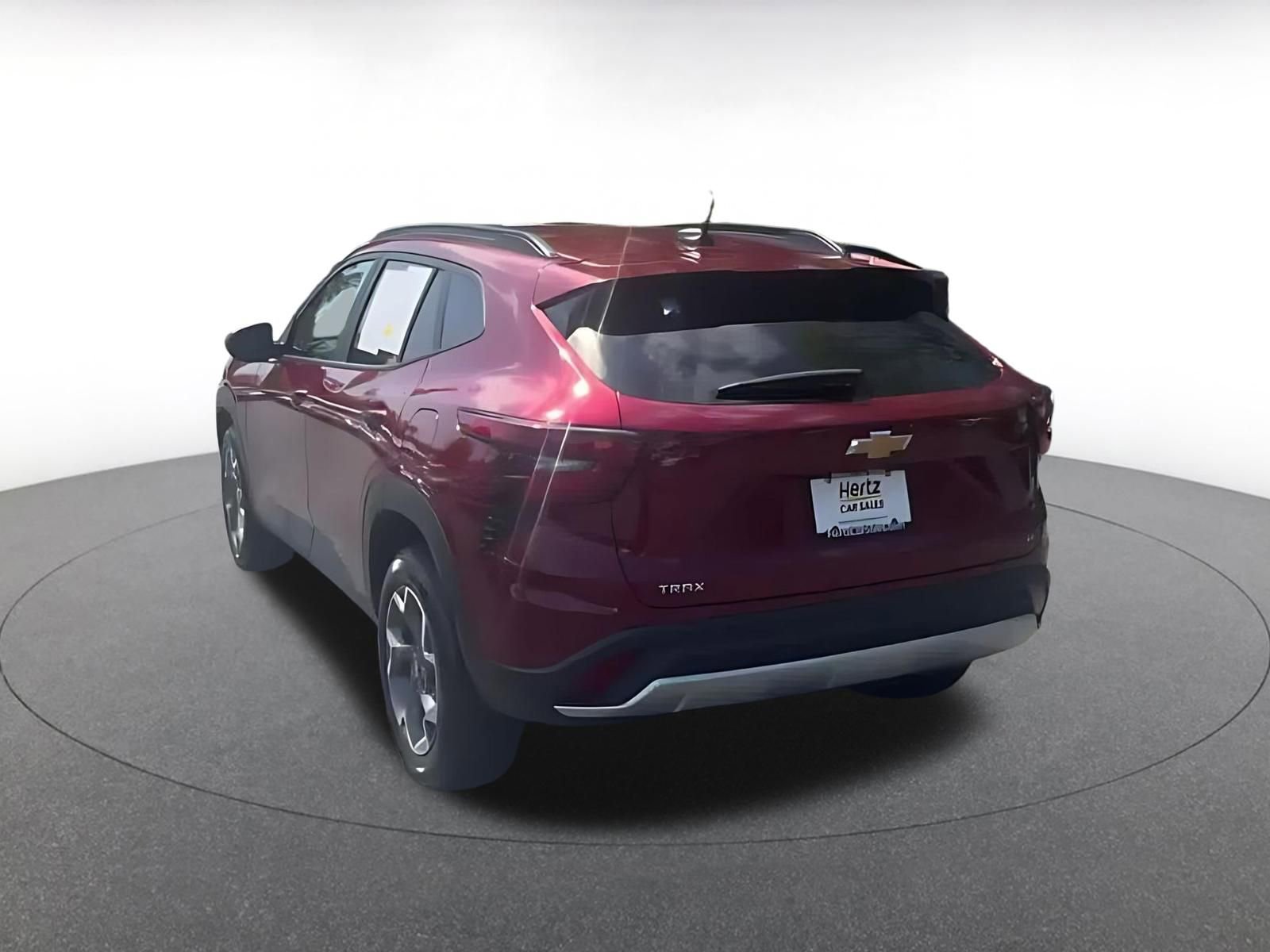 Used 2025 Chevrolet Trax LT FWD image 9