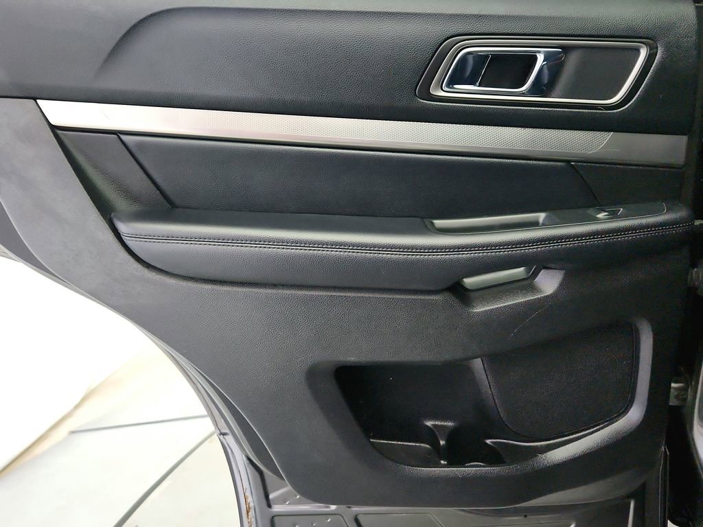 Used 2018 Ford Explorer XLT w/ Equipment Group 202A image 29