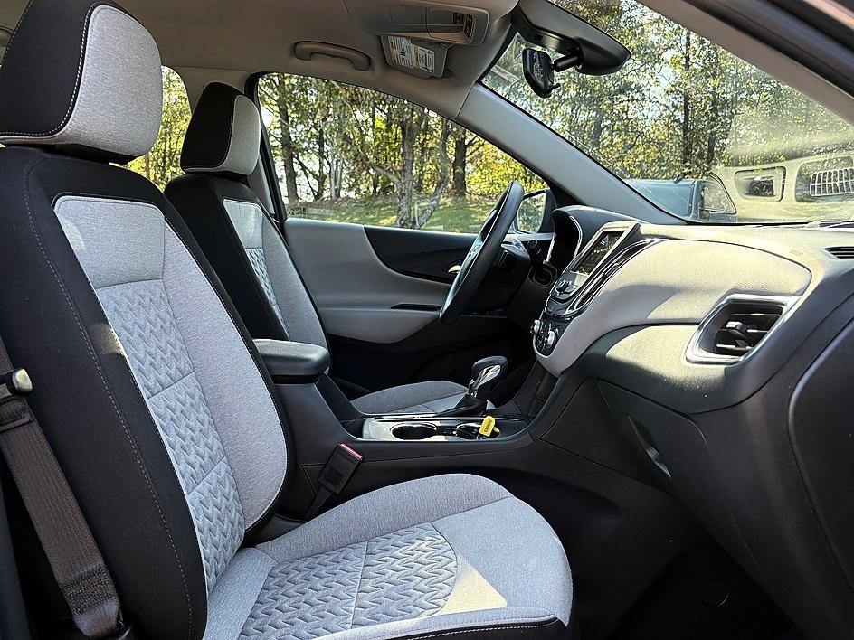 Used 2023 Chevrolet Equinox LS w/ Driver Confidence II Package AWD/4WD image 13