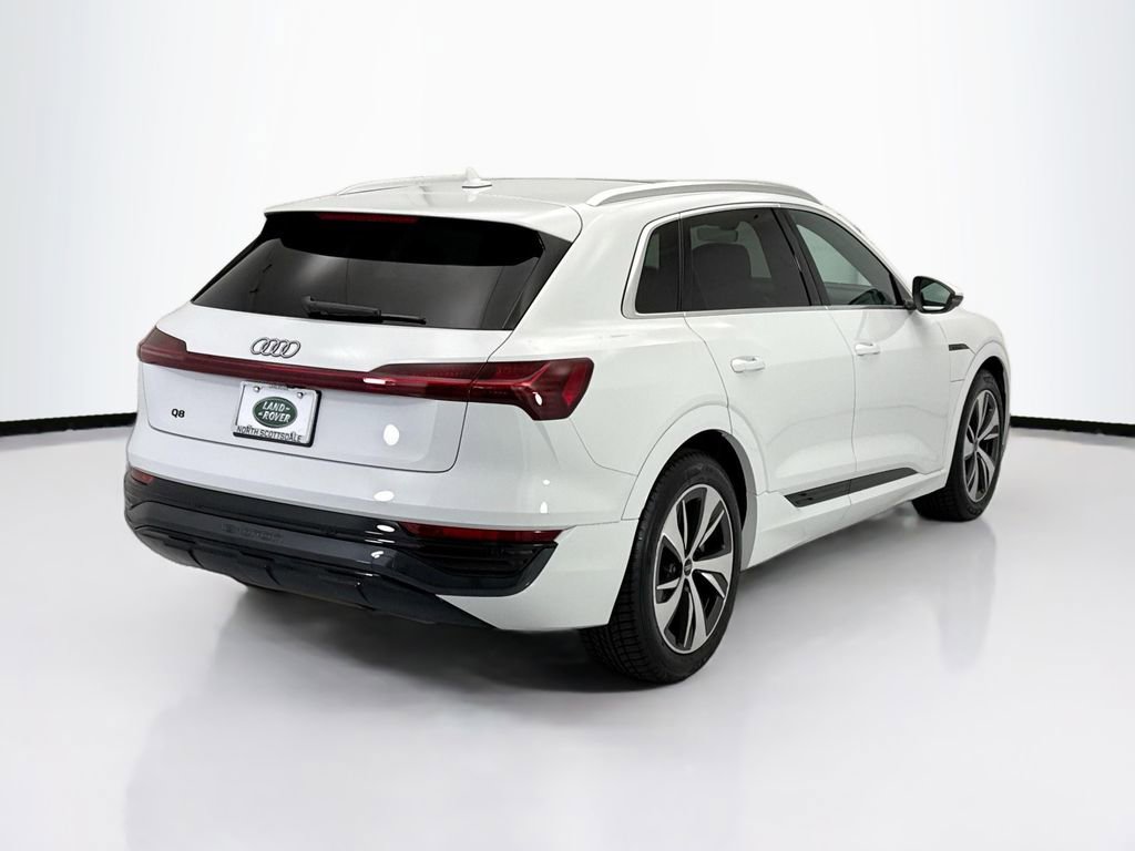 Used 2024 Audi Q8 e-tron Premium AWD/4WD image 5