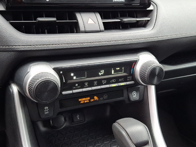 Used 2020 Toyota RAV4 LE w/ All Weather Liner Package AWD/4WD image 13