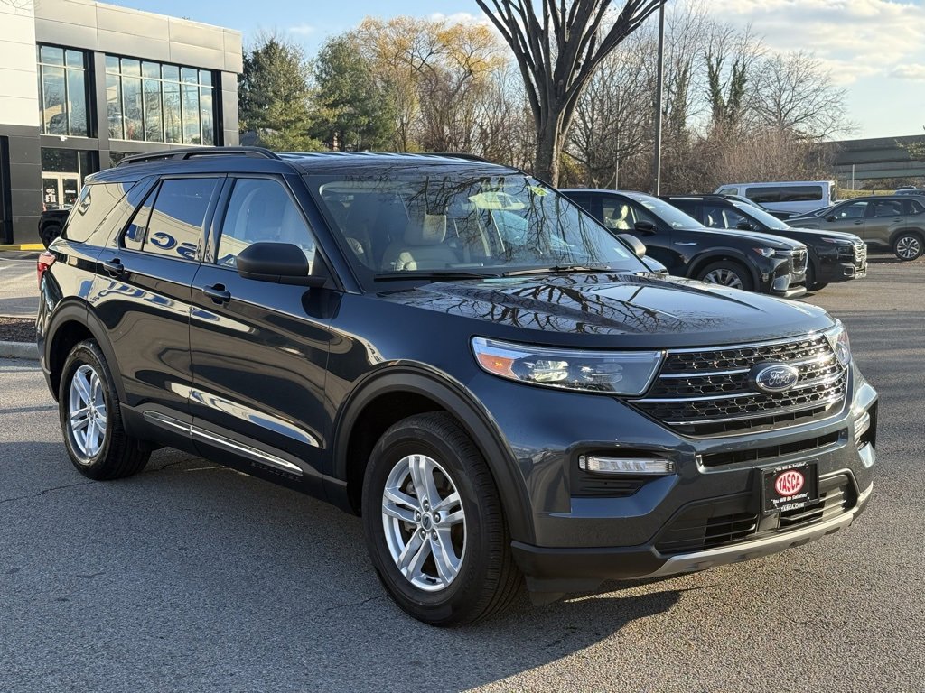 Used 2022 Ford Explorer XLT w/ Equipment Group 202A image 4