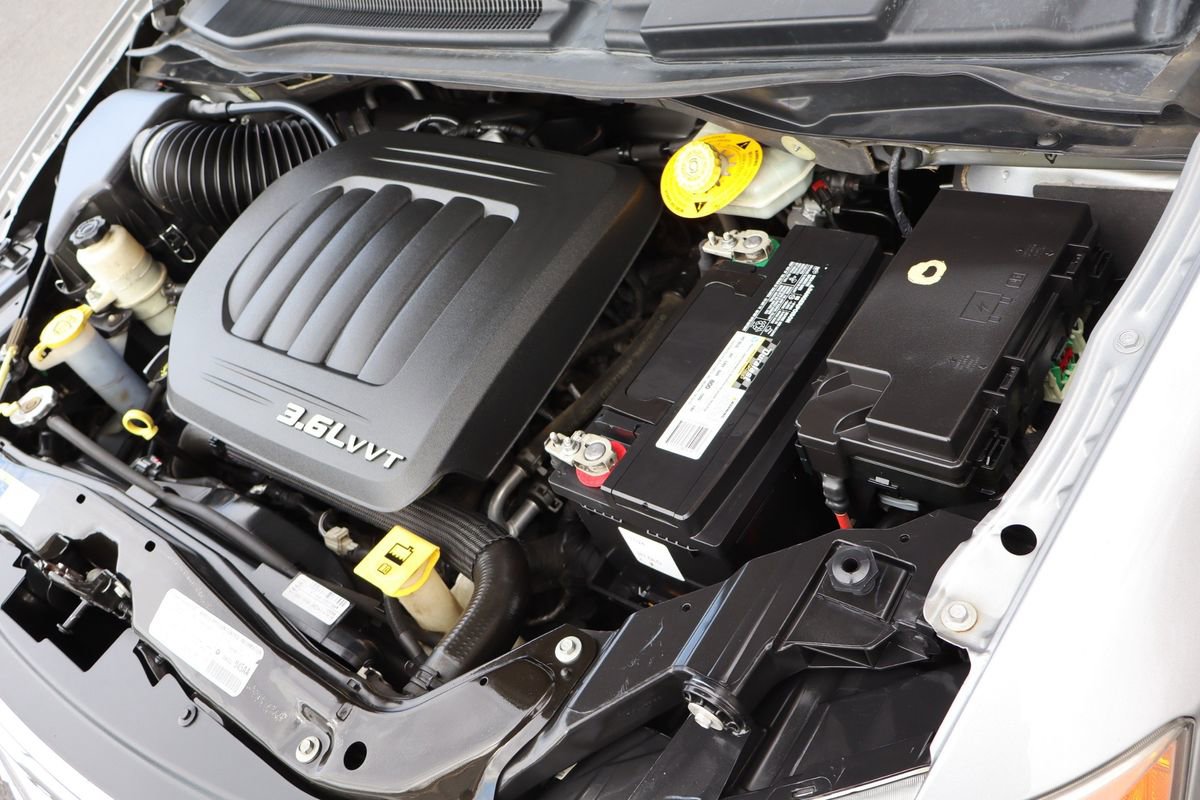 Used 2013 Chrysler Town & Country Touring image 47