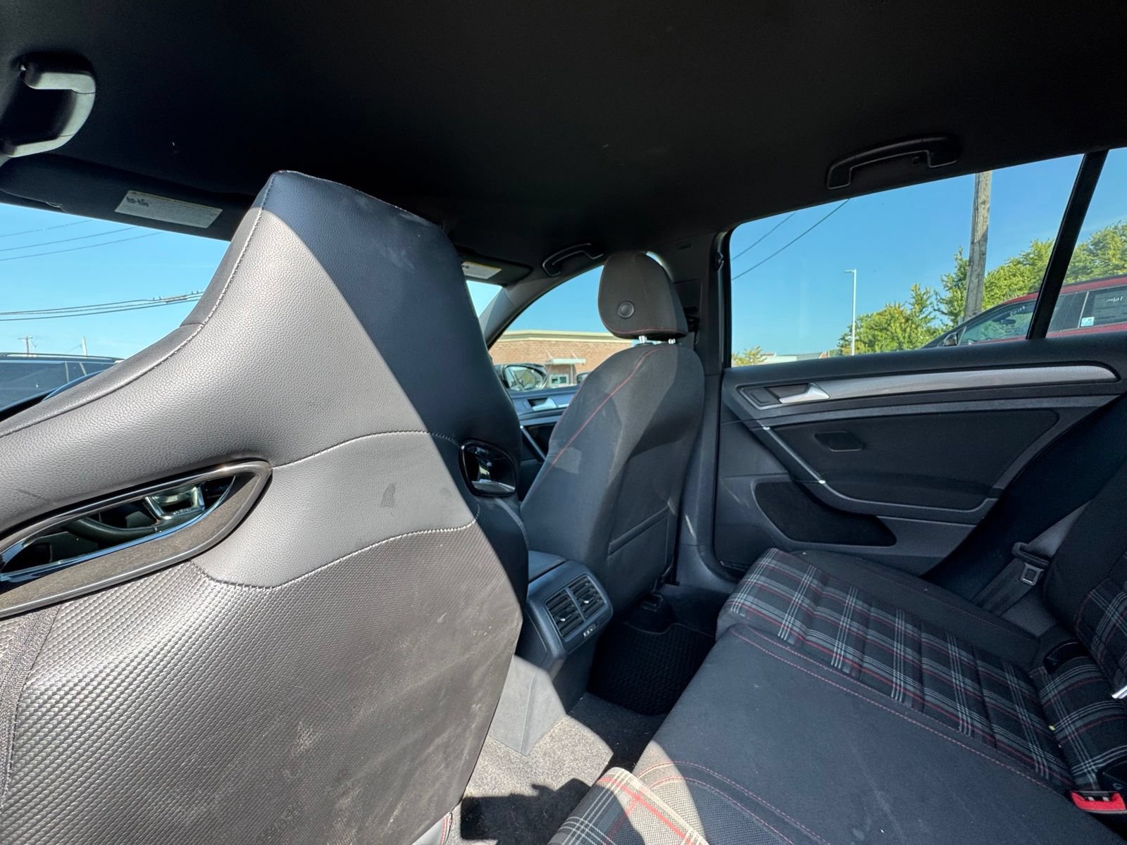 Used 2018 Volkswagen Golf 4-Door FWD image 24