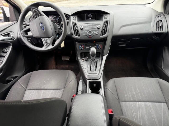 Used 2018 Ford Focus SE w/ SE Appearance Package image 20