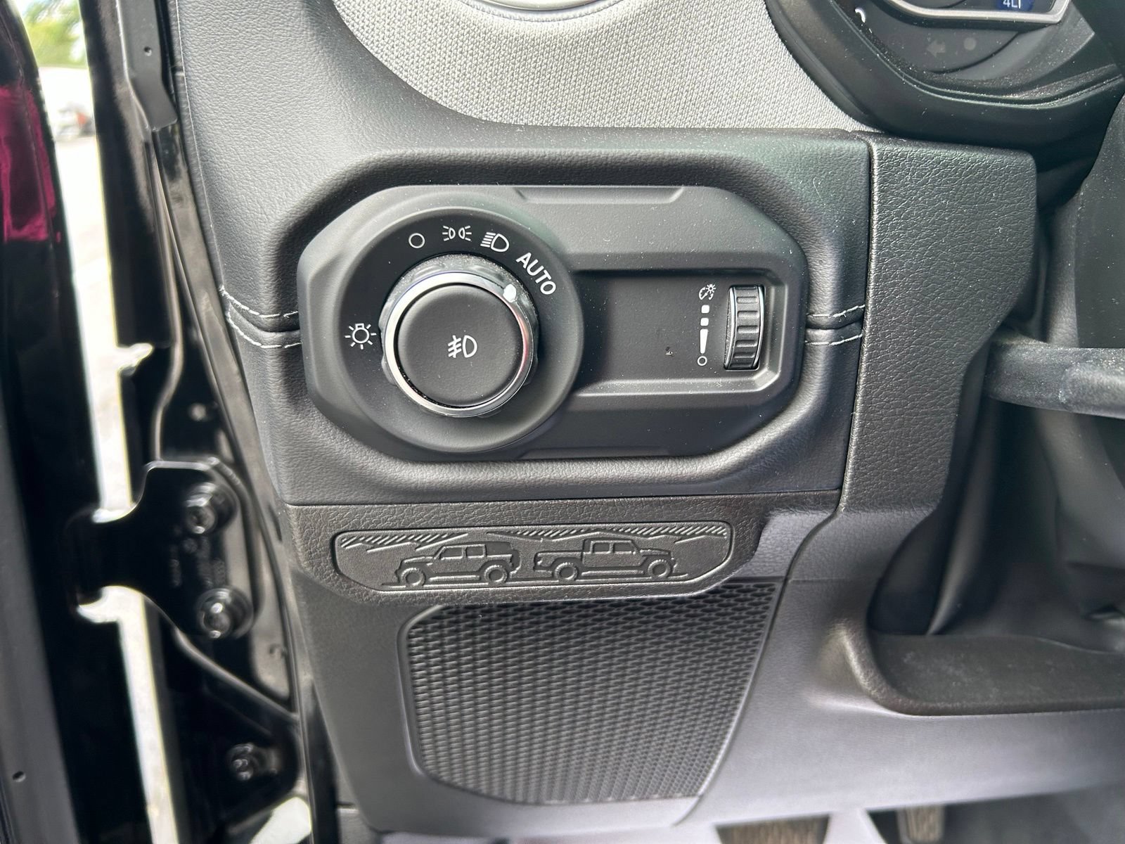 Certified 2024 Jeep Wrangler Unlimited Sahara w/ Safety Group AWD/4WD image 17