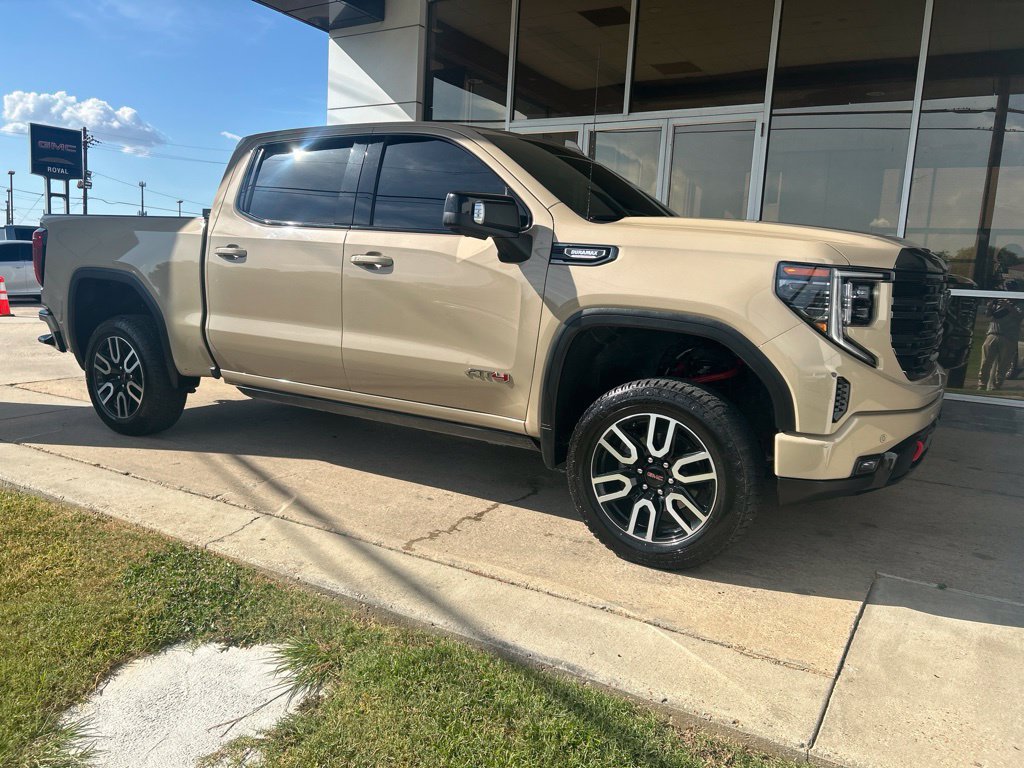 Used 2023 GMC Sierra 1500 AT4 w/ AT4 Preferred Package AWD/4WD image 2