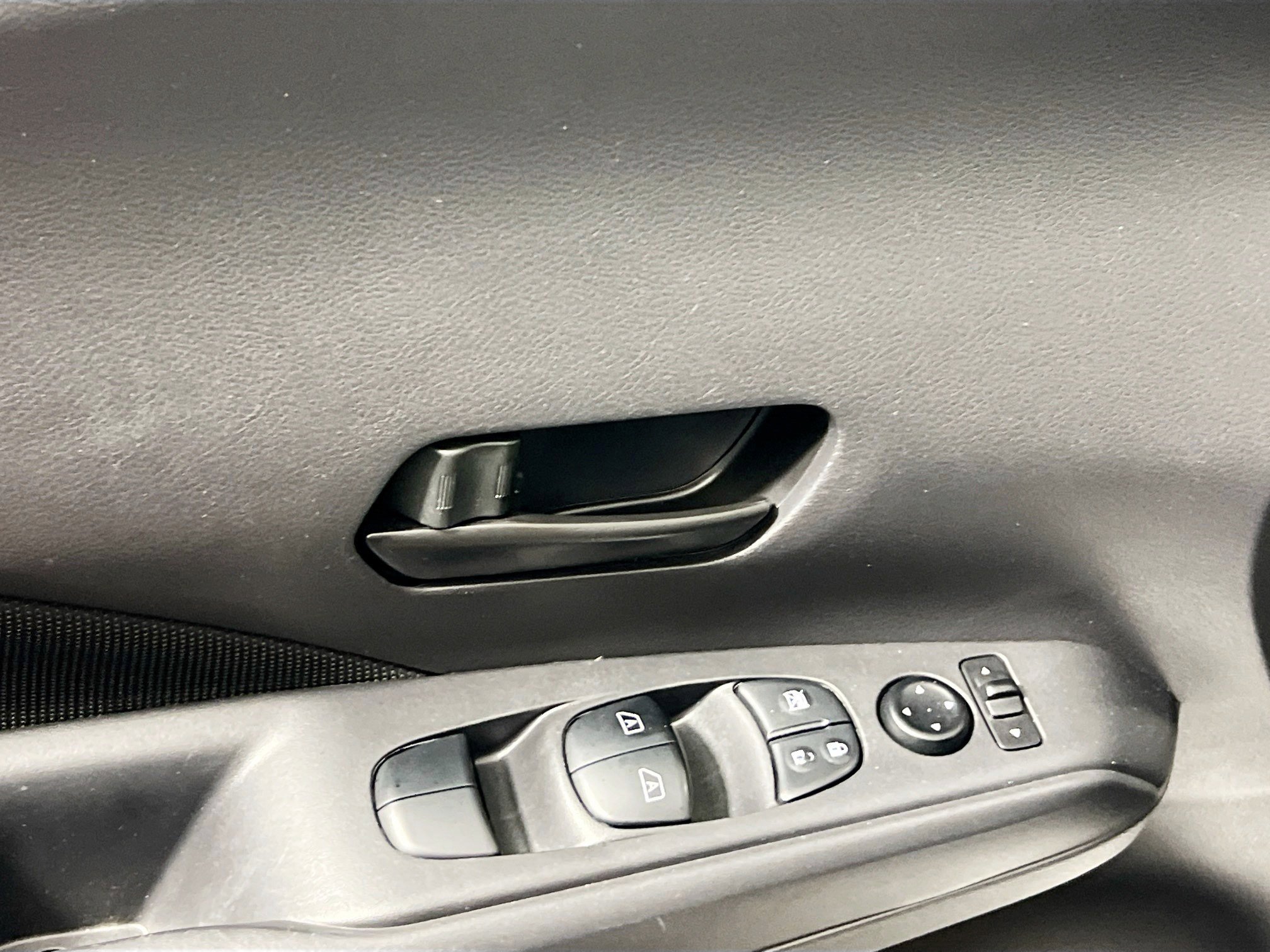 Used 2024 Nissan Kicks S image 15