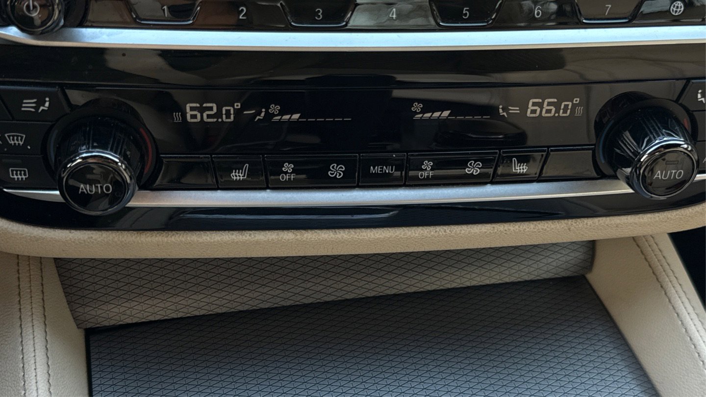 Used 2018 BMW M550i xDrive image 23